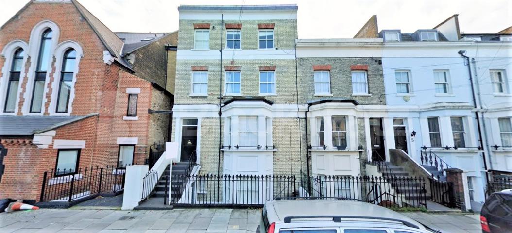 			3 Bedroom, 1 bath, 1 reception Apartment			 Chesson Road, WEST KENSINGTON / FULHAM 